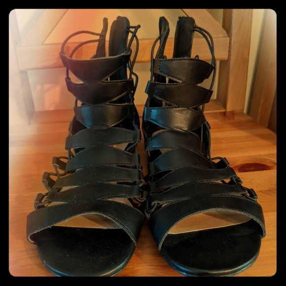 london rebel Shoes - LIKE NEW!  *FINAL PRICE* BLACK GLADIATOR SANDALS